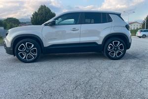 Jeep Avenger 1.2 Turbo 100 CV Summit si neopatenat
