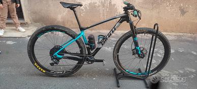 giant full carbon top di gamma , forcella Fox st d