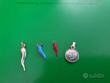 Lotto n. 4 ciondoli portafortuna