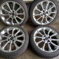 Cerchi e pneumatici originali ford fiesta vignale