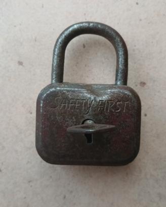Lucchetto antico "Safety First"