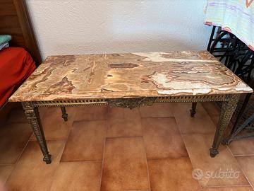 Tavolino in bronzo con lastra in onice brasiliano
