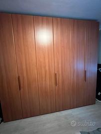 Grande armadio color ciliegio  pari al nuovo.