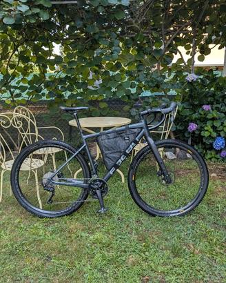 Bici Gravel Focus Atlas 2022