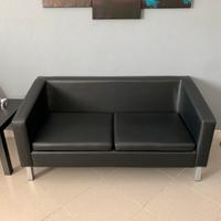 Divano a due posti nero