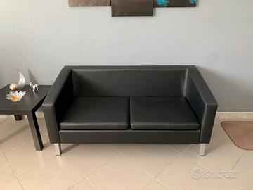 Divano a due posti nero
