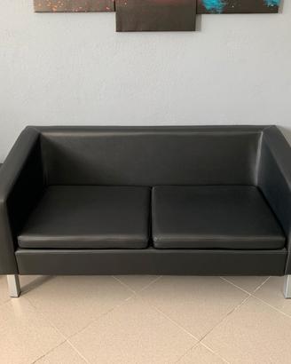 Divano a due posti nero