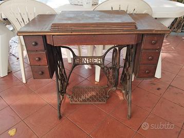 Macchina da cucire Singer con mobiletto anno 1921