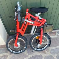 Bici pieghevole con pedalata assistita