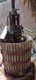 Torchio idraulico da vino. Da rivisionare