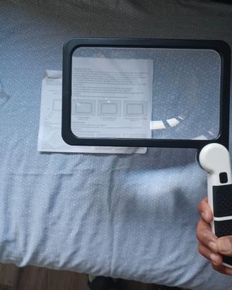 Lente ingrandimento per lettura con luce integrata