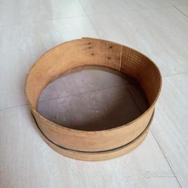 Vecchio setaccio per farine.Utensile tradizionale