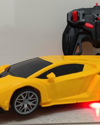 Auto radiocomandata trasformabile in robot