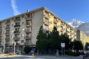 3 LOCALI A AOSTA