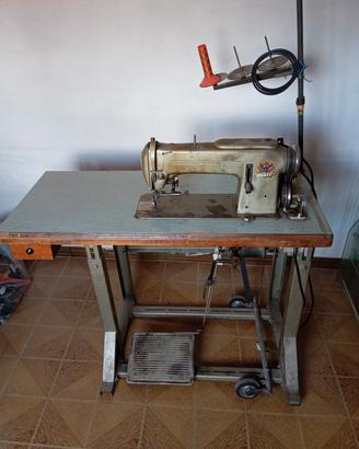 Macchina da cucire industriale pfaff.