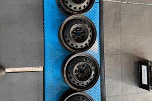 4 cerchi ferro 16” 5 fori per gomme invernali