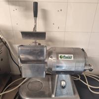 trita carne ,grattugia