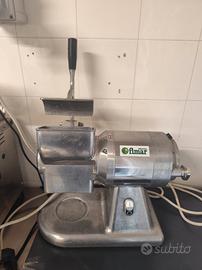 trita carne ,grattugia