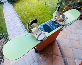 Snowboard Burton con attacchi, ideale per iniziare