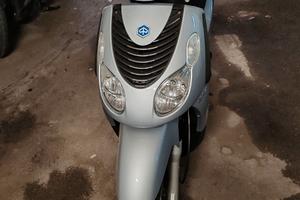 Piaggio Carnaby 200