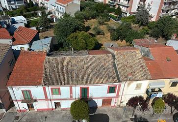 Fossacesia fabbricato 400mq e terreno edificabile