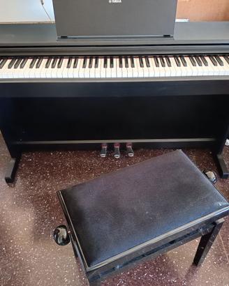Pianoforte digitale Yamaha e bella panchetta reg.