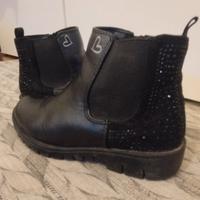 Scarpe tipo scarponcini neri