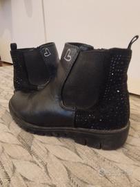 Scarpe tipo scarponcini neri