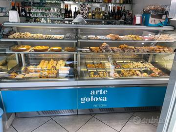Allestimento banco vetrina pasticceria gastronomia