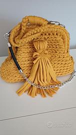 pochette gialla