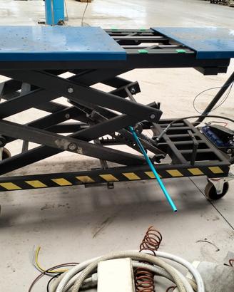 TAVOLO IDRAULICO PER BATTERIE AUTO 1500 KG