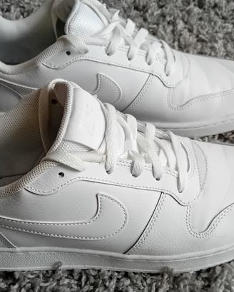 scarpa sportiva NIKE