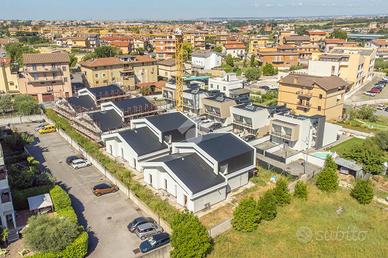 PORZIONE DI BIFAMILIARE A ROMA