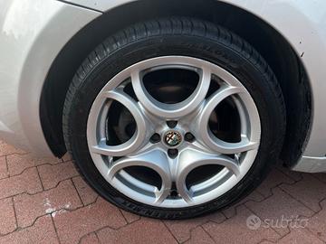 4Pneumatici LinglongGreen-Max 215/45 R17 su cerchi