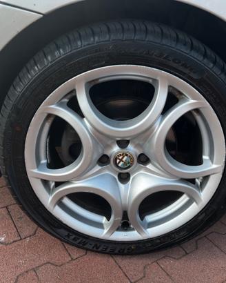 4Pneumatici LinglongGreen-Max 215/45 R17 su cerchi