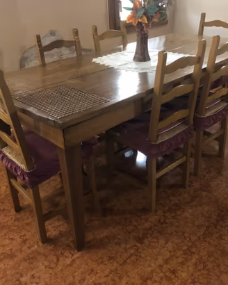 Tavolo con sedie
