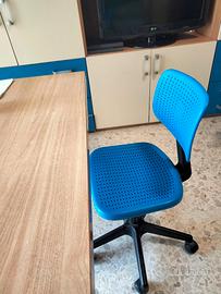 Sedia da scrivania azzurra