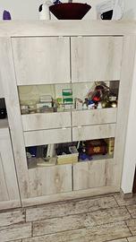 Credenza con vetrina
