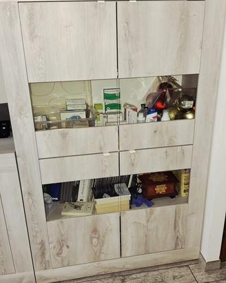 Credenza con vetrina