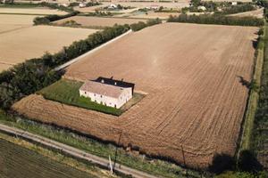 Casale da ristrutturare e terreno