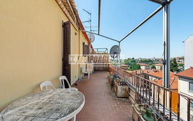 Esclusivo trilocale con terrazzo di 30 mq al piano