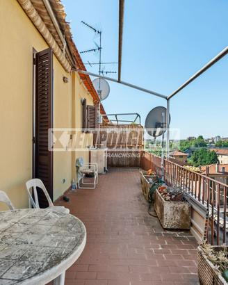 Esclusivo trilocale con terrazzo di 30 mq al piano