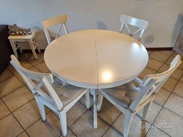Tavolo IKEA allungabile con sedie