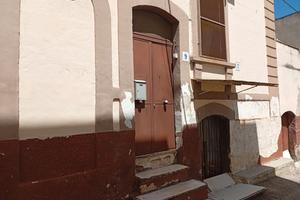 Casa indipendente con seminter. e lastrico solare