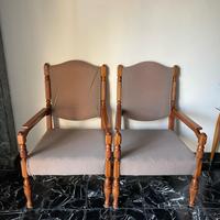 Poltrone gemelle in legno
