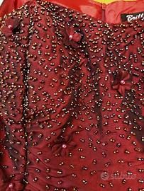 Top da sera con perline e fiori applicati 