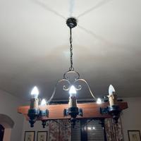 Lampadario e applique in legno e ferro battuto