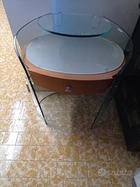 tavolino, panca tavolo e sedie in legno, specchio 