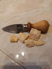 coltello scagliatore per formaggio parmigiano 