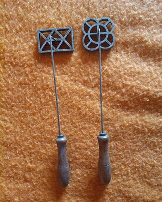 coppia di stampini per  rosette vintage 